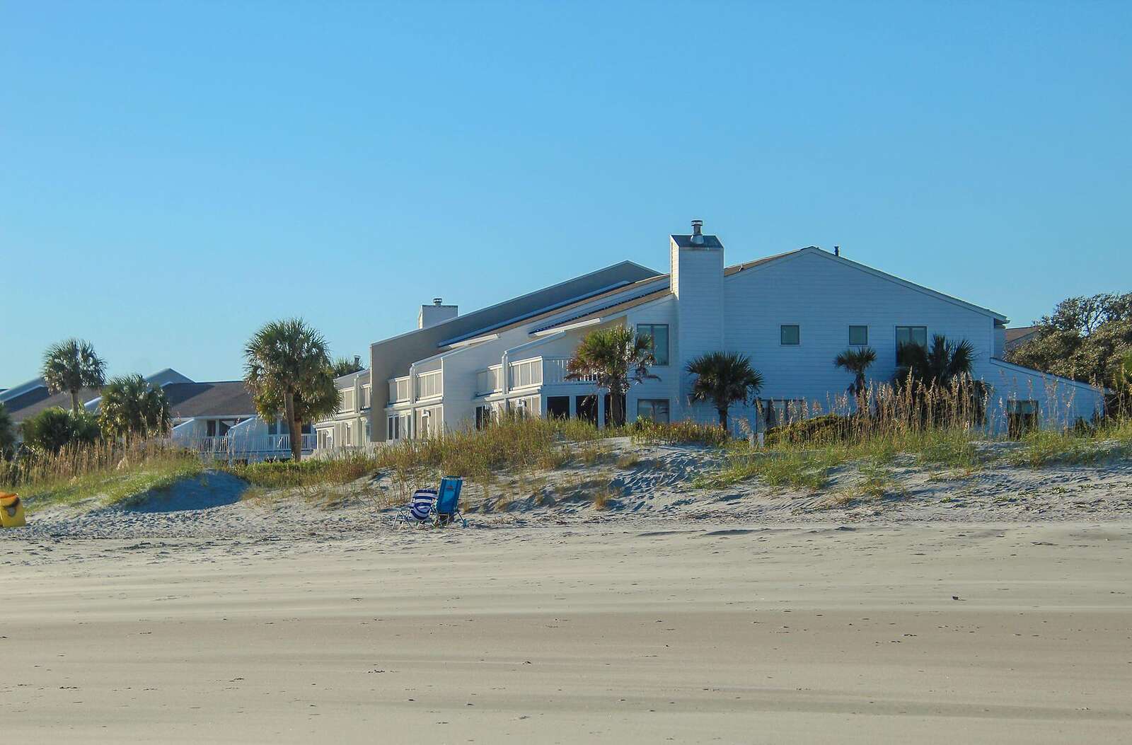 Houses behind the dunes at Jacksonville Beach
